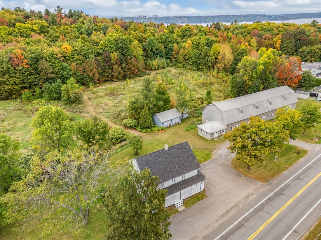 Farm Ranch in Levis, Quebec, Canada 1 - 18928816