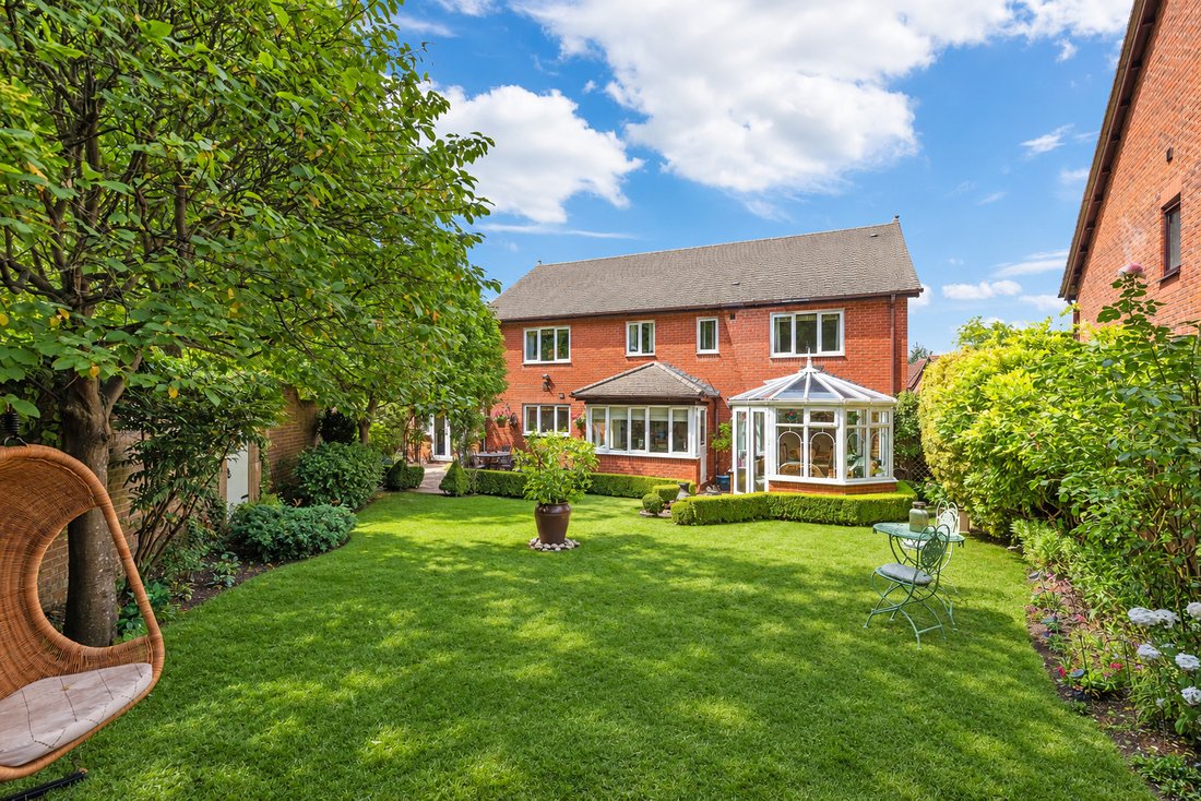 House in Royston, England 2 - 18594759