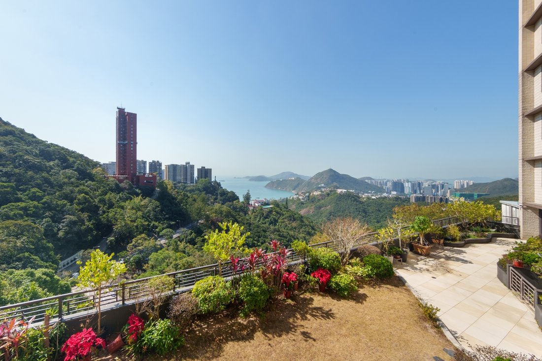 Apartment in Repulse Bay, Hong Kong 1 - 18929484