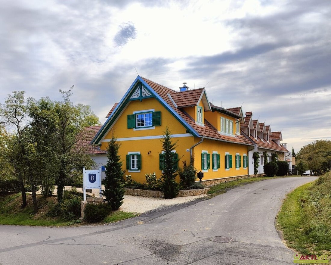 Sankt Anna am Aigen, Styria, Austria 1 - 18878014