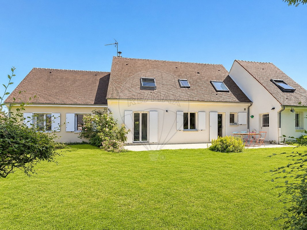 House in Senlis, Hauts-de-France, France 2 - 18929338