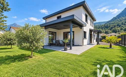 House in Centre Ville, Cluses, France 1