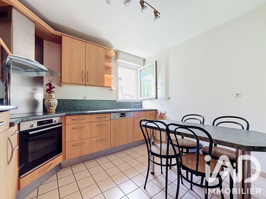 Apartment in Souvenir Français, La Garenne-Colombes, France 4 - 18930061