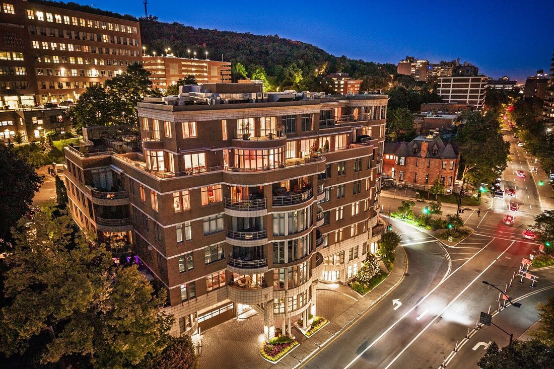 Condo in Montreal, Quebec, Canada 2 - 18929592