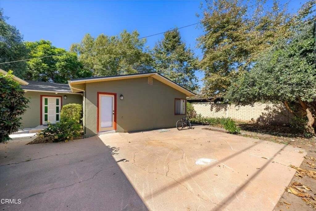 Santa Barbara, California, United States 4 - 18928629