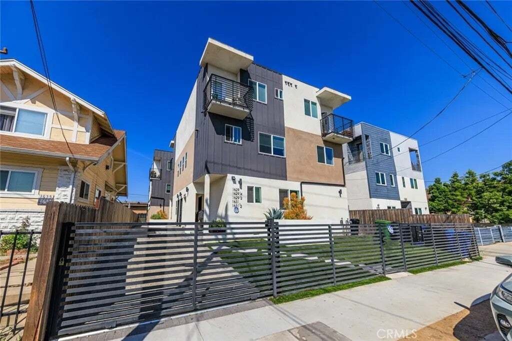 Los Angeles, California, United States 1 - 18928605