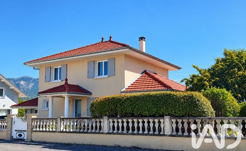 House in Centre Ouest, Saint-Pierre-en-Faucigny, France 1