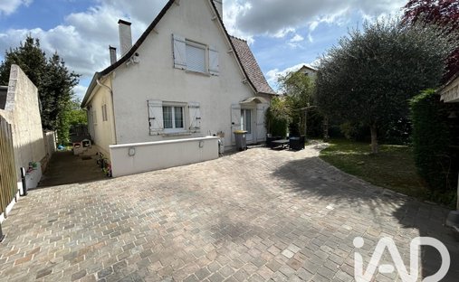 House in Saint-Brice-sous-Foret, Ile-de-France, France 1