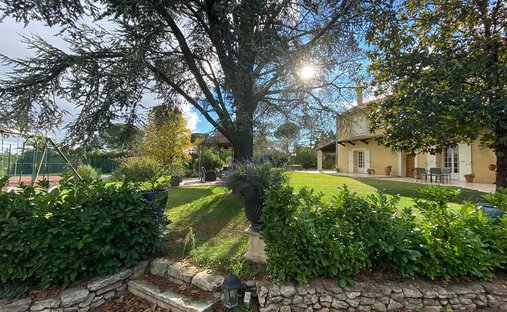 House in Allet, Bourg-les-Valence, France 1