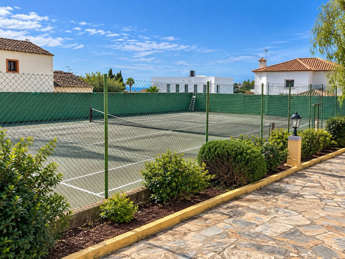 Land in Estepona, Andalusia, Spain 2 - 18929038