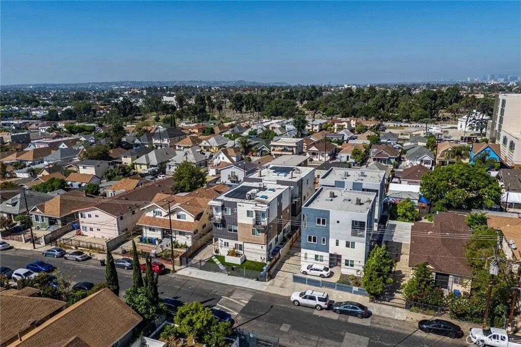 Los Angeles, California, United States 2 - 18928605