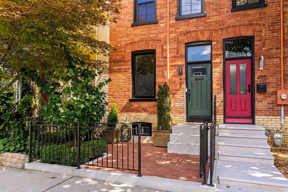 Townhouse in Toronto, Ontario, Canada 2 - 18929834