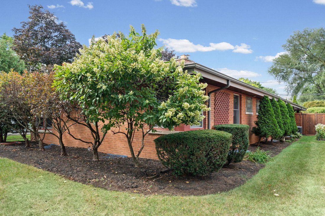 House in Skokie, Illinois, United States 3 - 18929722