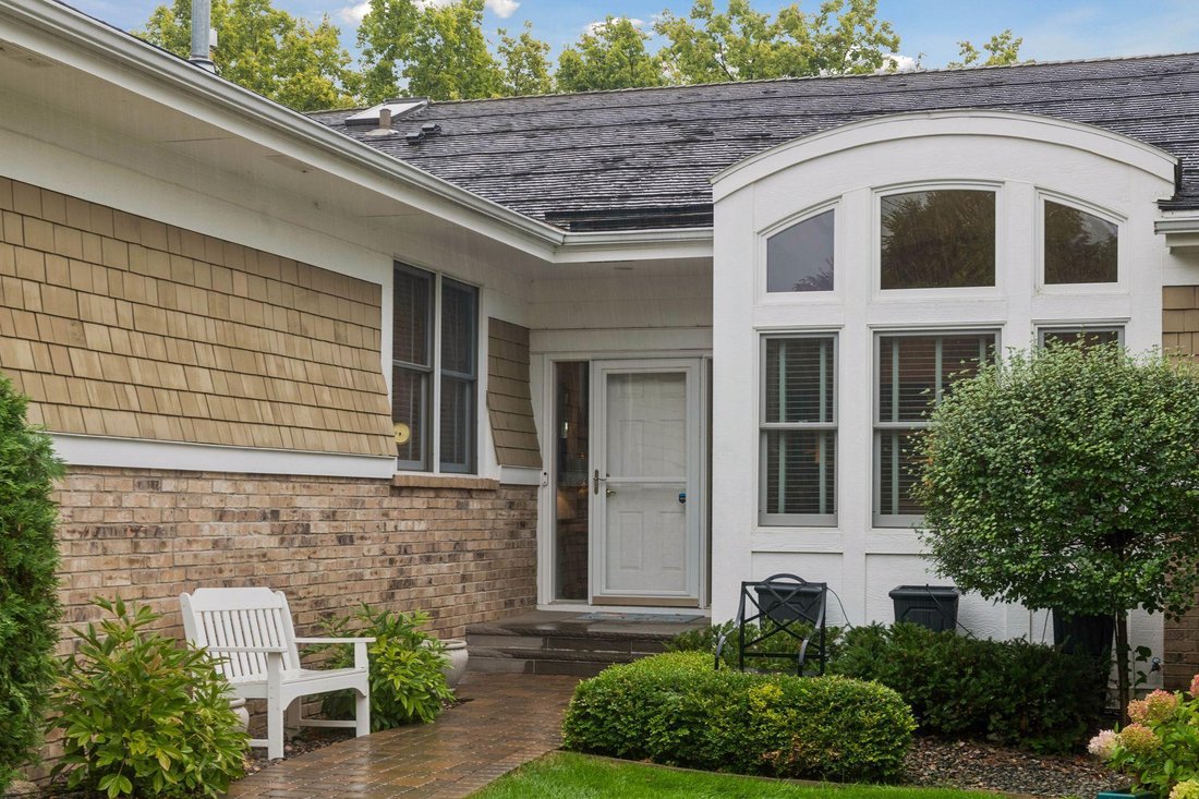 Townhouse in Wayzata, Minnesota, United States 1 - 18929911