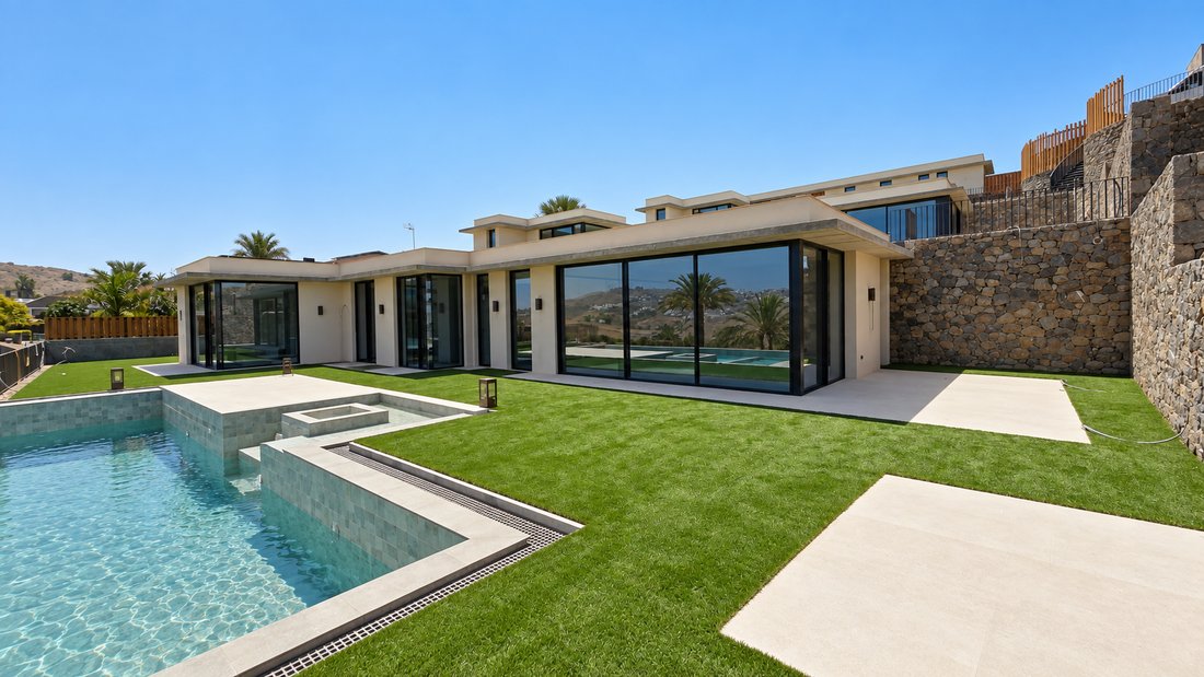 Villa in San Bartolome de Tirajana, Canary Islands, Spain 1 - 15692454