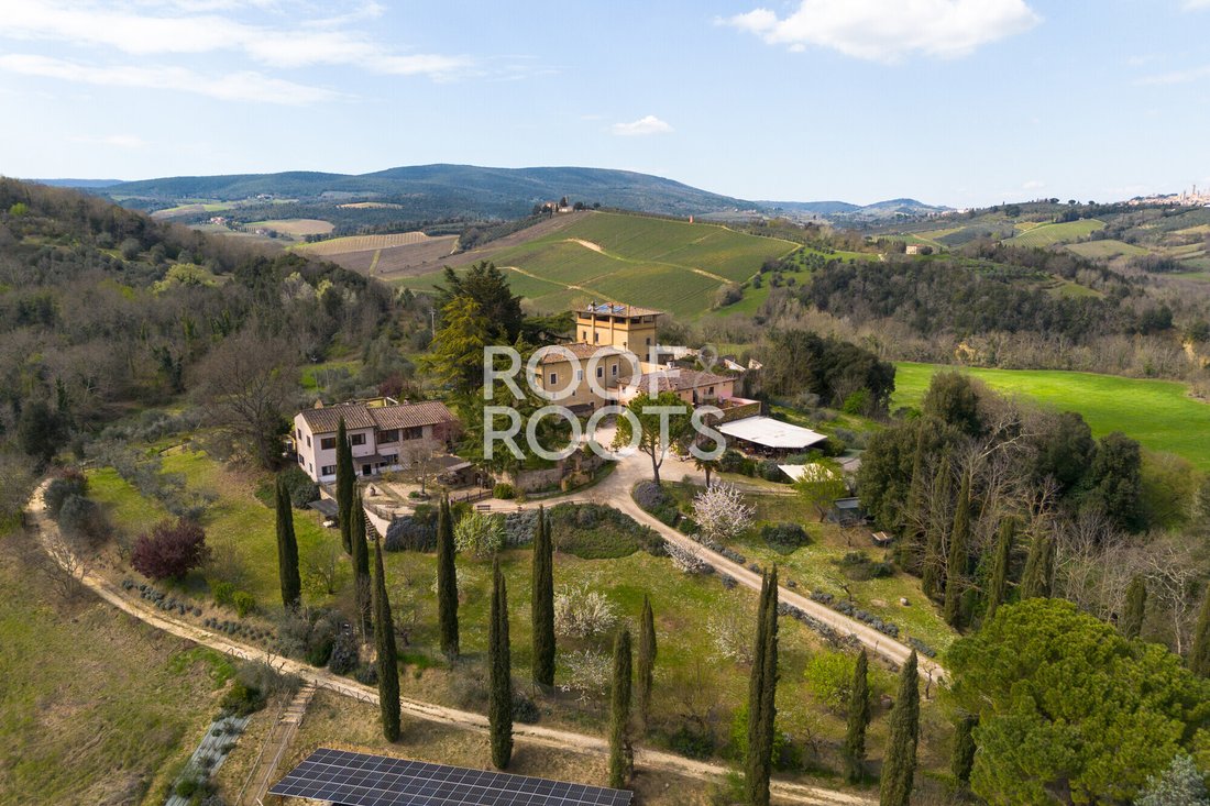 Villa in San Gimignano, Tuscany, Italy 2 - 18930054