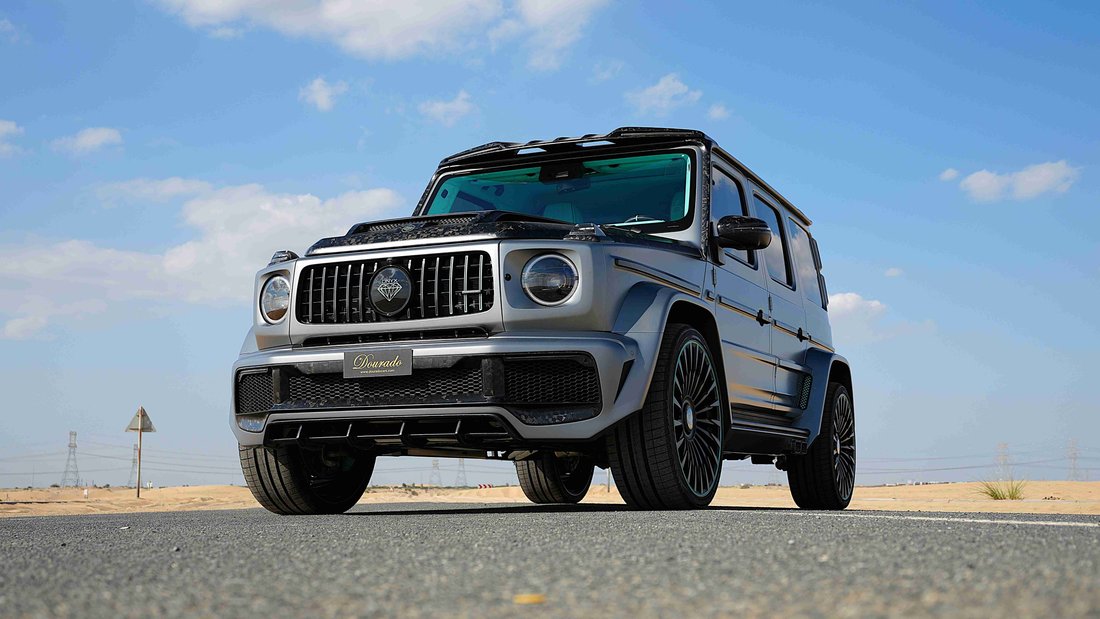 Suv in Dubai, United Arab Emirates 4 - 18930180