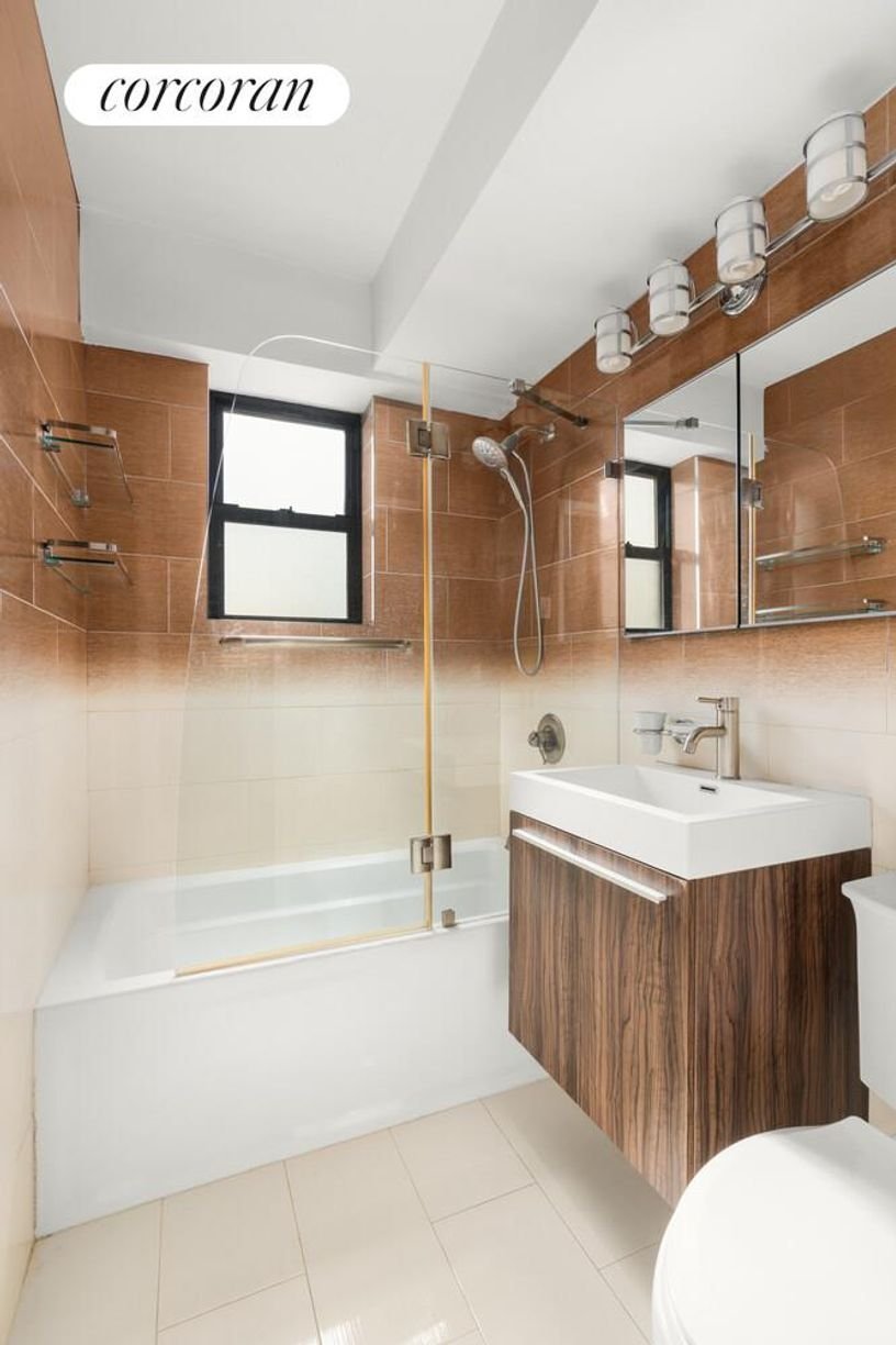Co Op in New York, New York, United States 5 - 18930214