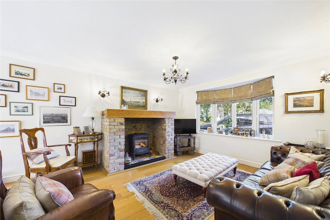 House in Heatherside, Surrey Heath, England 3 - 16940344