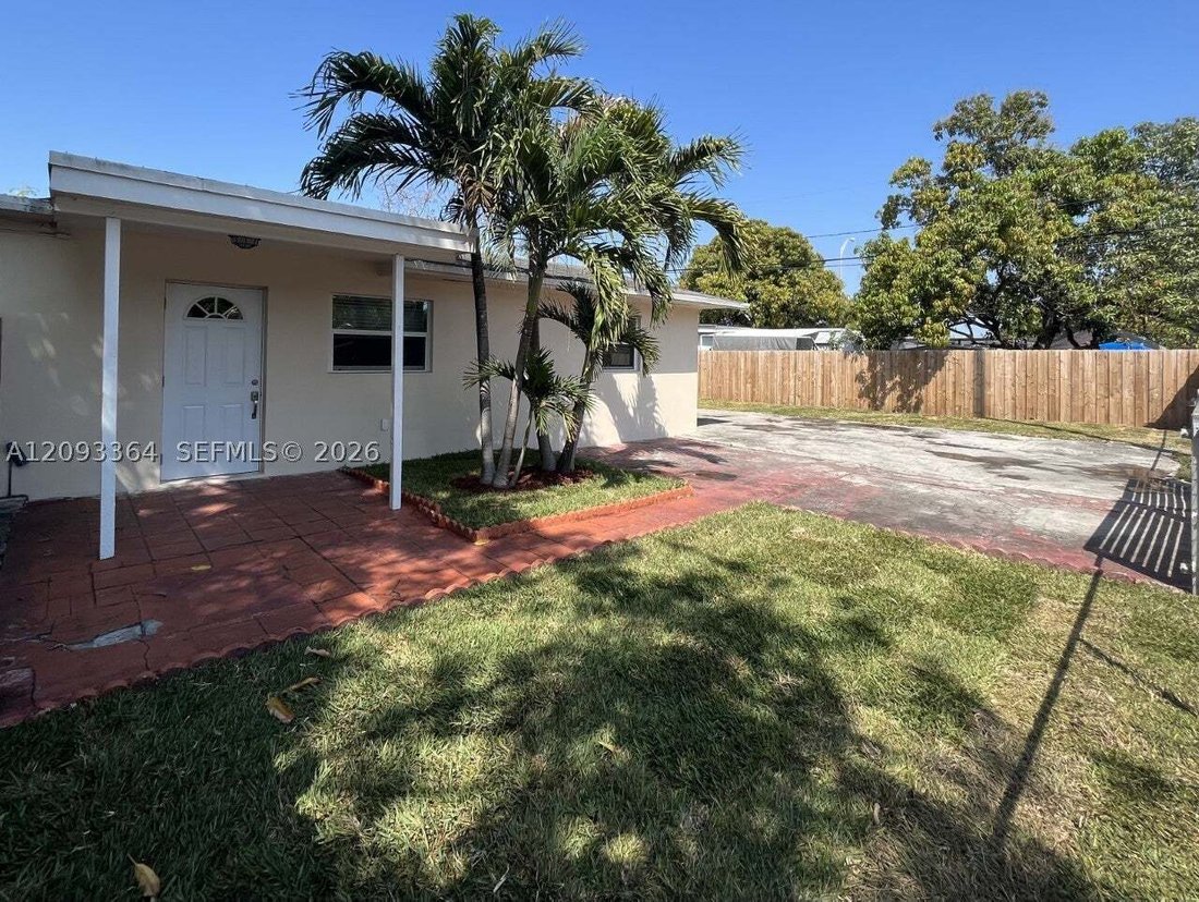 House in Hialeah, Florida, United States 1 - 18930474