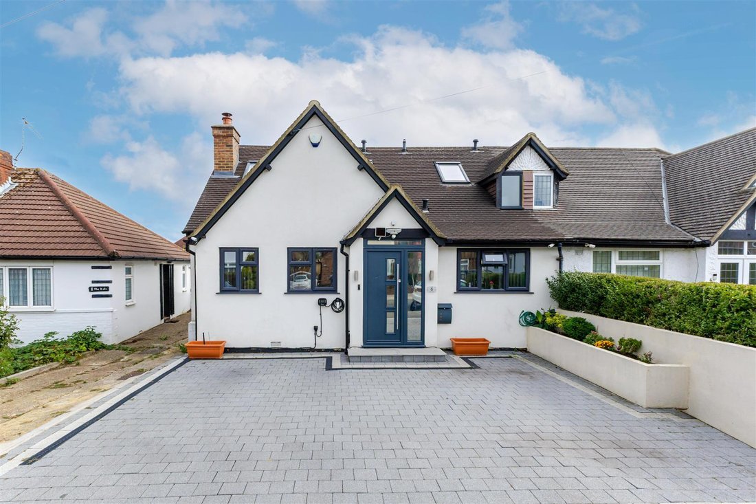 Bungalow in Ruislip Manor, Hillingdon, England 1 - 18930712