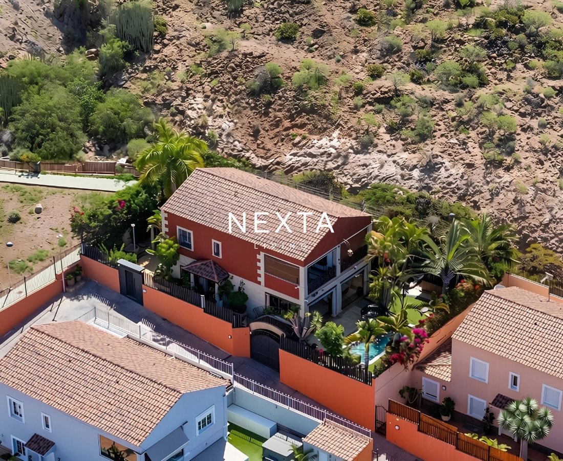 Villa in Los Cristianos, Canary Islands, Spain 2 - 18930370