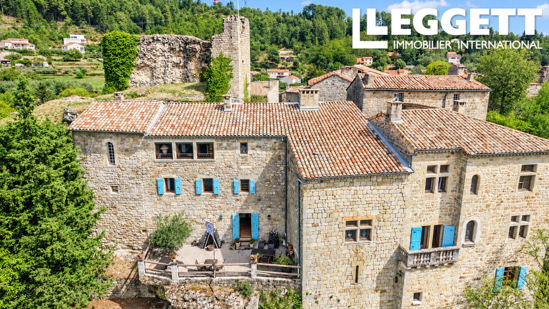 Castello a Ucel, Auvergne-Rodano-Alpi, Francia 3 - 18796615