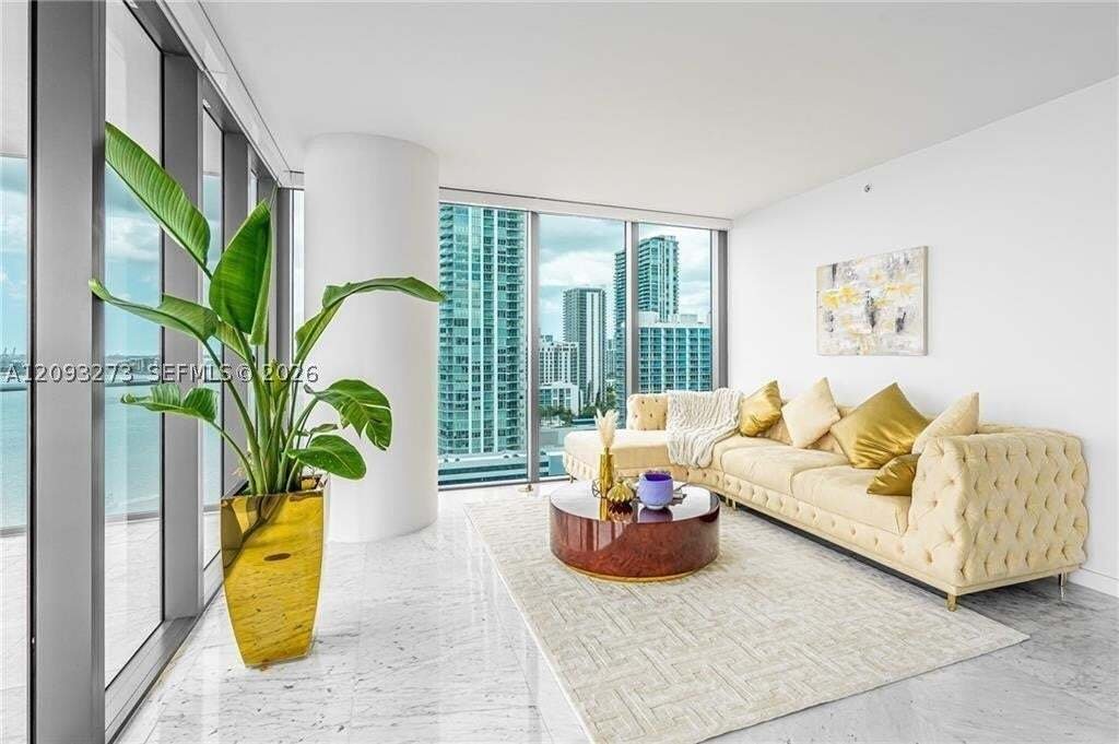 Condo in Miami, Florida, United States 3 - 18930454