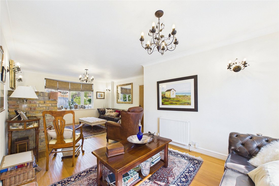 House in Heatherside, Surrey Heath, England 5 - 16940344