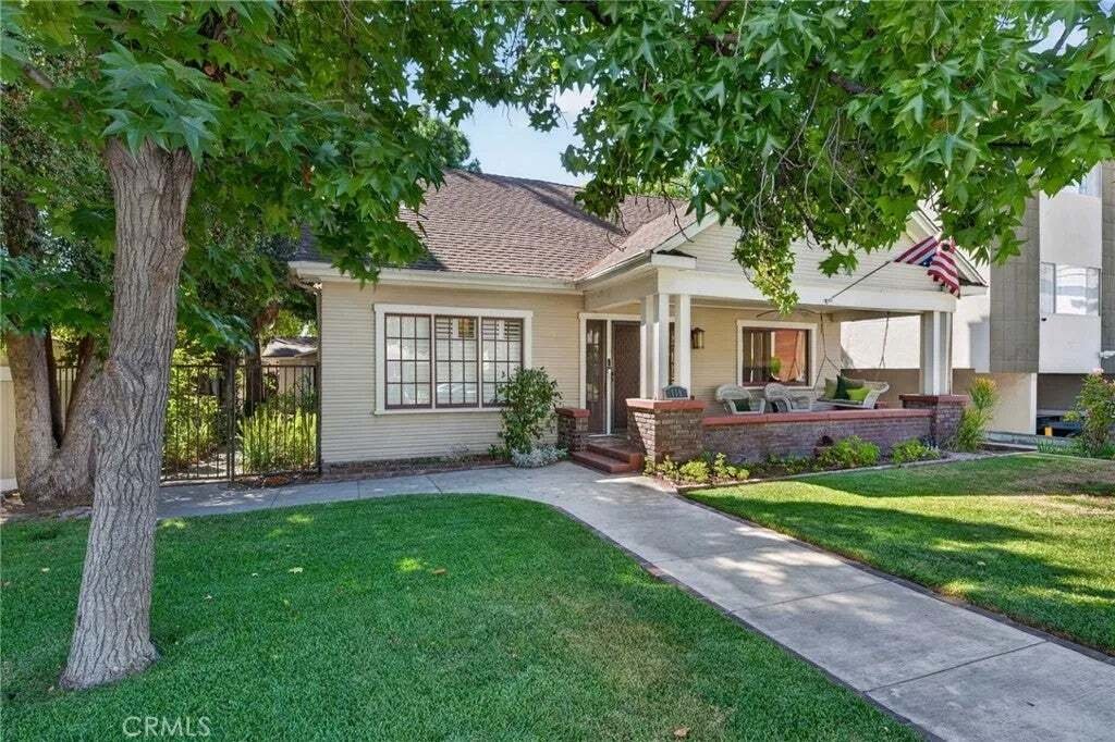Glendale, California, United States 1 - 18930688