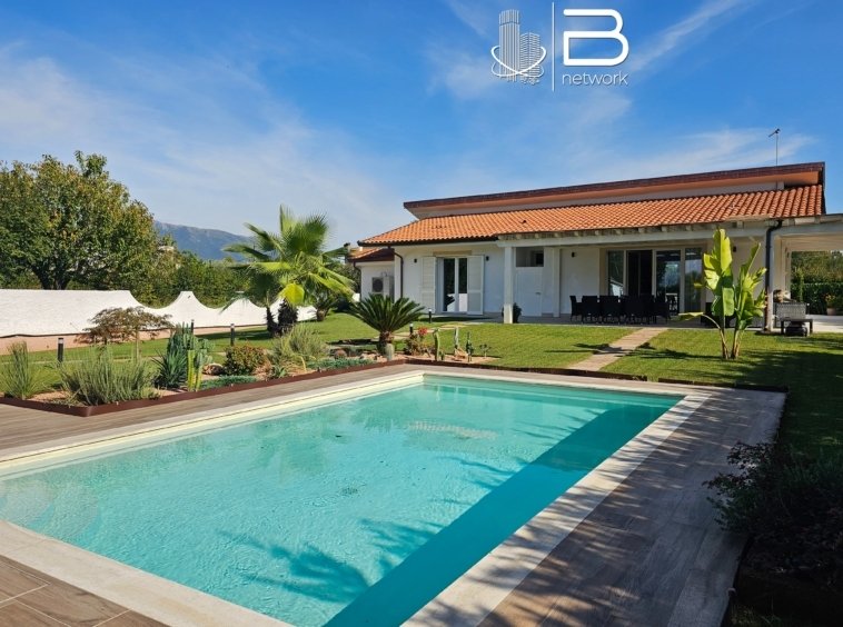 Villa in Pietrasanta, Tuscany, Italy 3 - 18931074