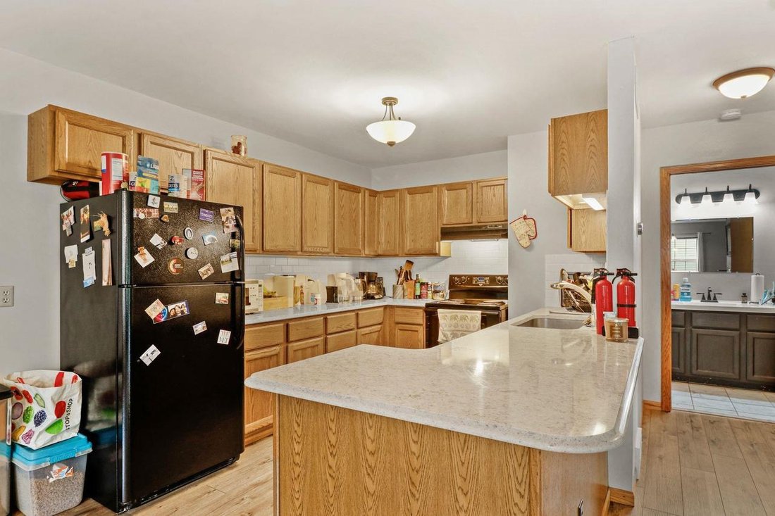 Cottage Grove, Wisconsin, United States 3 - 18930337