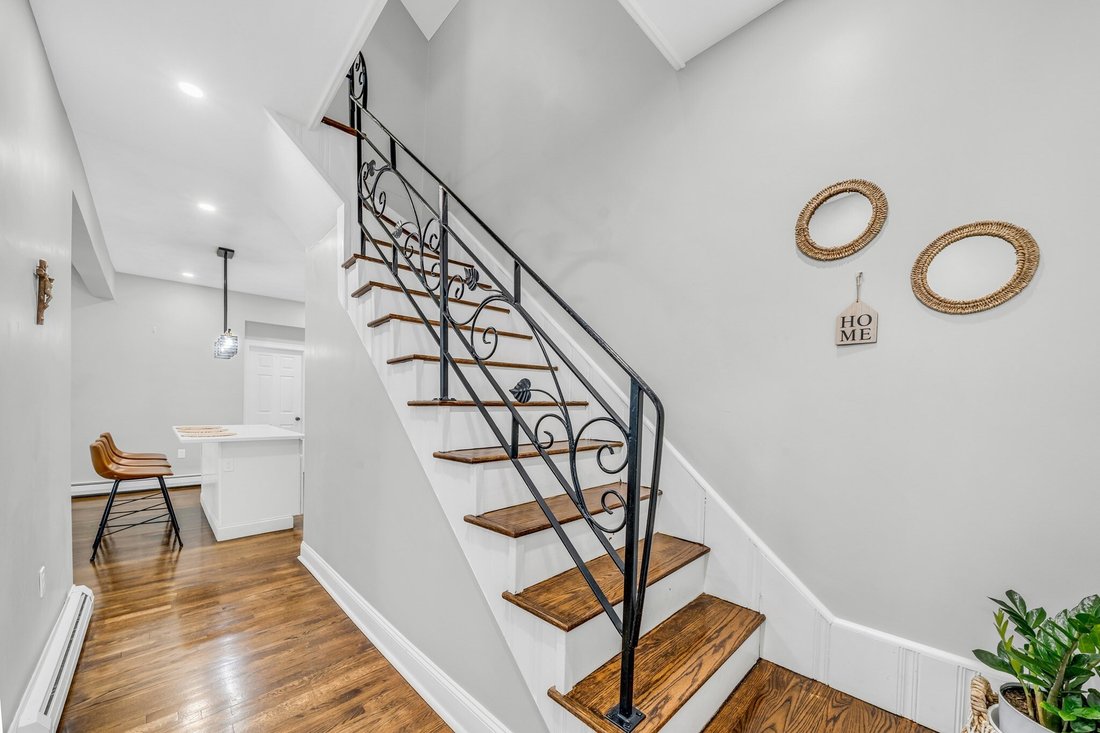 House in Revere, Massachusetts, United States 4 - 18930258