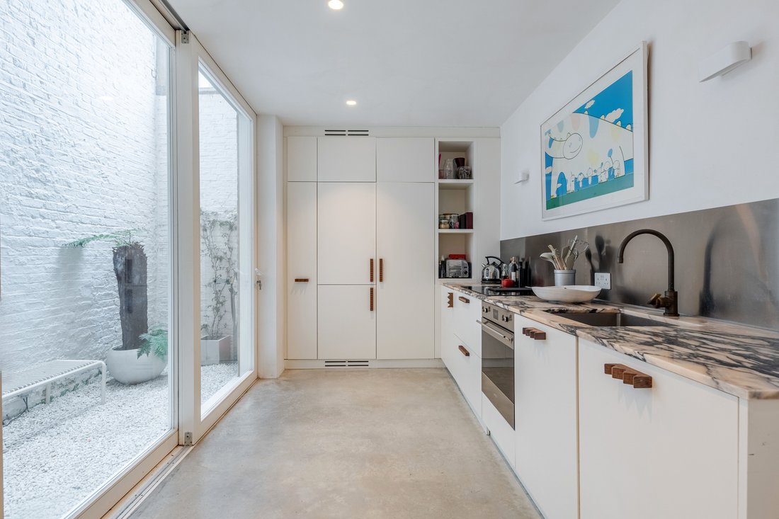 Apartment in Ladbroke Grove, Kensington And Chelsea, England 2 - 18930579