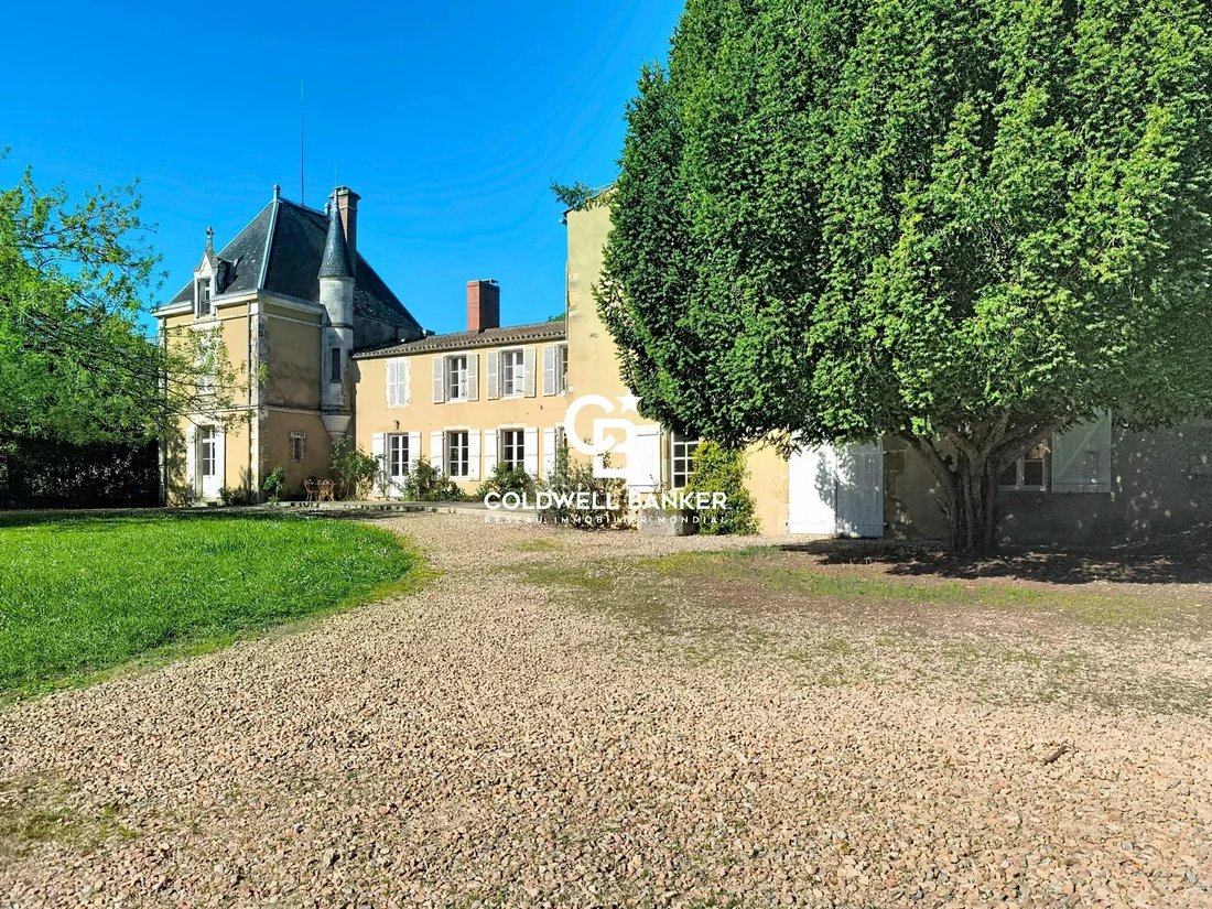 Castle in Agglomération-Nord Est, Talmont-Saint-Hilaire, France 4 - 18931875