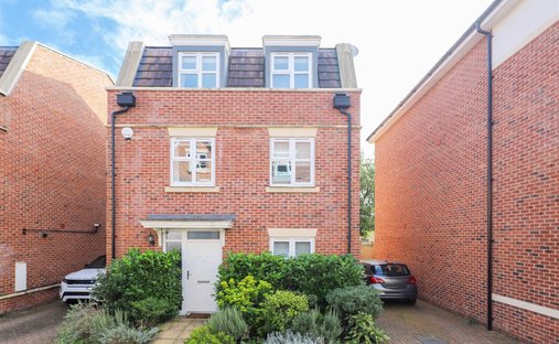 House in Breakspear, Bromley, England 1