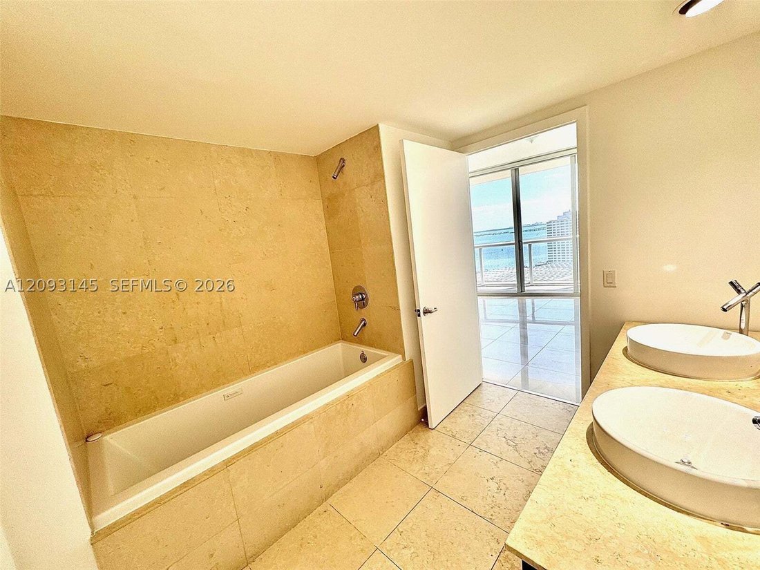 Condo in Miami, Florida, United States 5 - 18930483