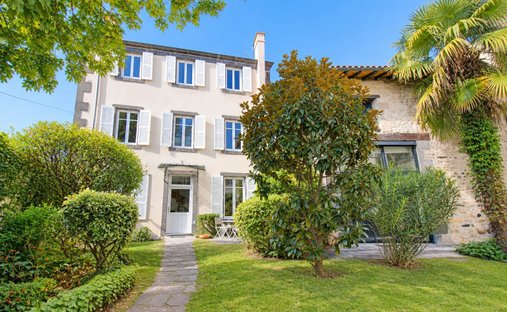 House in Zone Vieux Bourg-La Nef-Les Vergers, Cournon-d'Auvergne, France 1