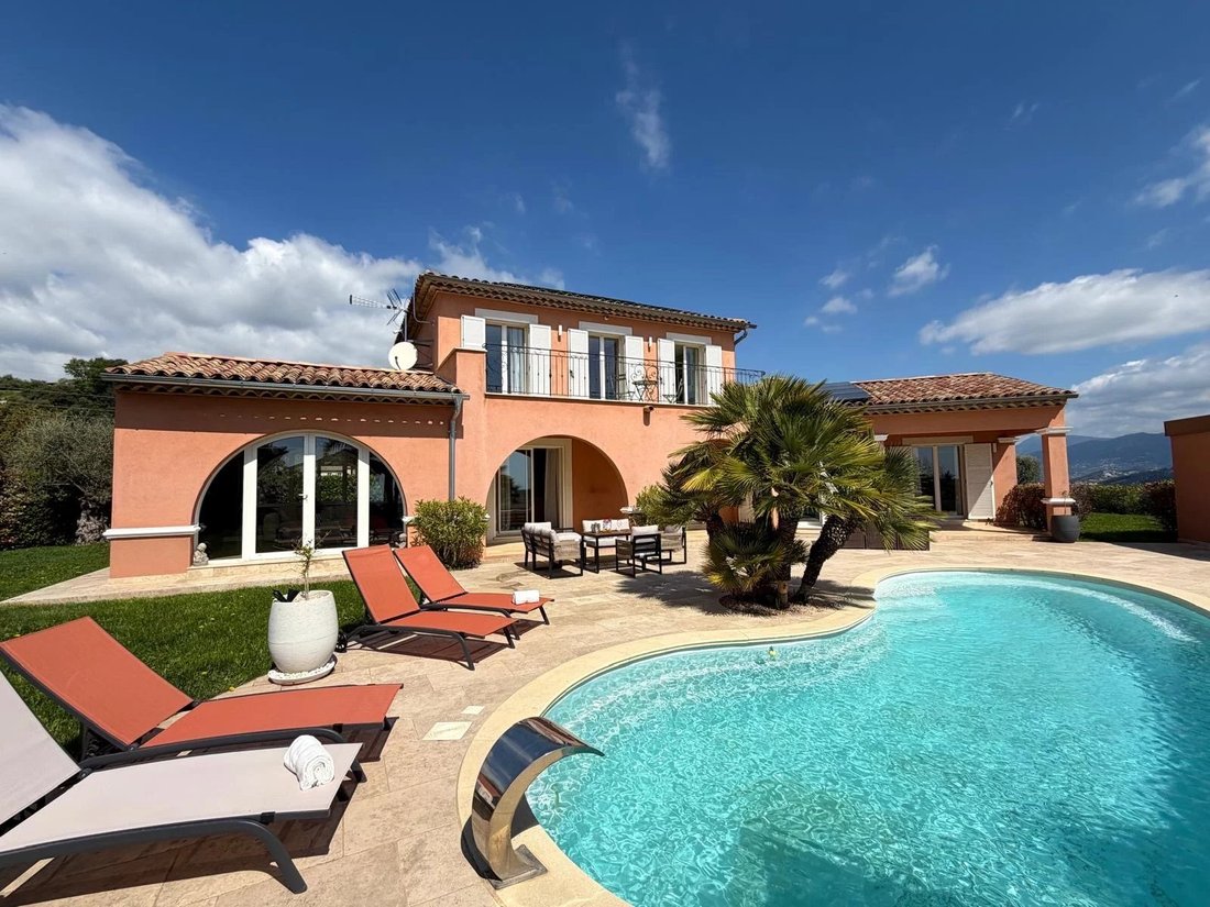 Villa in Saint-Laurent-du-Var, Provence-Alpes-Côte d'Azur, France 1 - 16805690