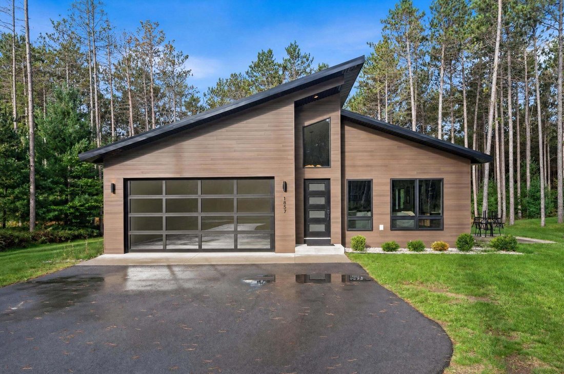 House in Traverse City, Michigan, United States 2 - 18930938