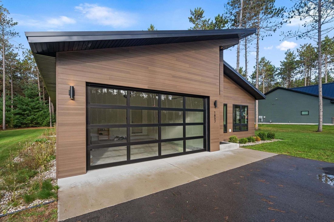 House in Traverse City, Michigan, United States 3 - 18930938