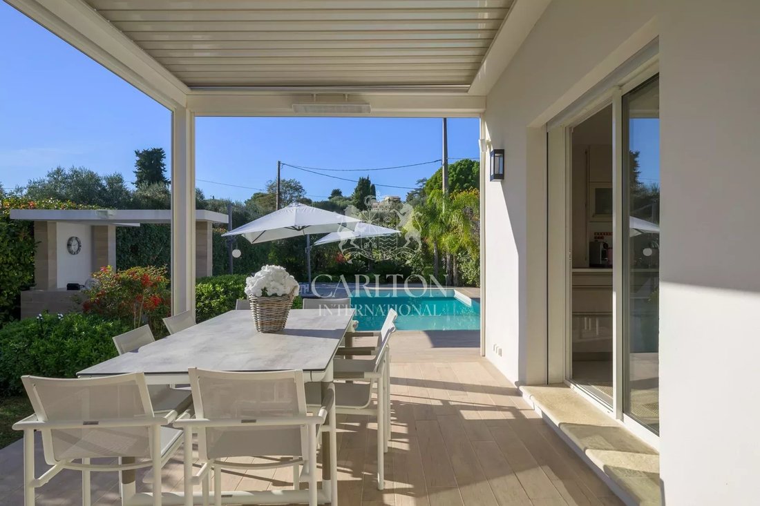 Villa in Mougins, Provence-Alpes-Côte d'Azur, France 2 - 18931412