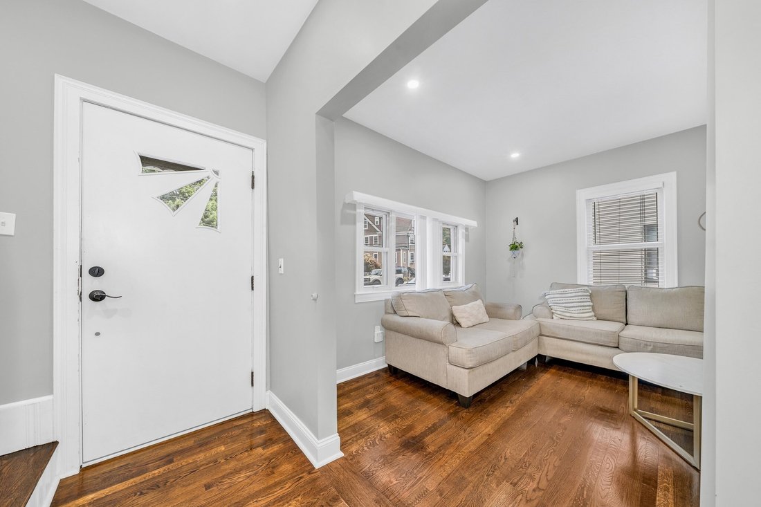 House in Revere, Massachusetts, United States 5 - 18930258