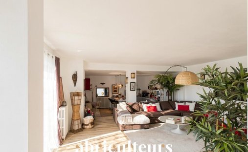 Apartment in Agent Sarre-Centre-Les Vallées-La Garenne, Colombes, France 1