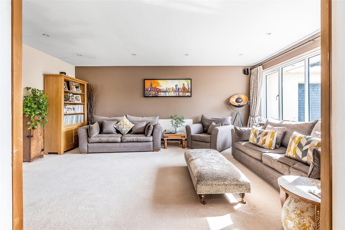 House in Surrey, England 2 - 18930895