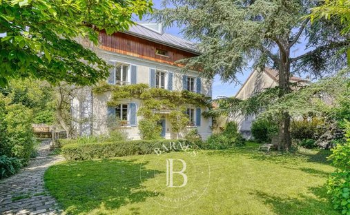 House in Montreuil, Versailles, France 1