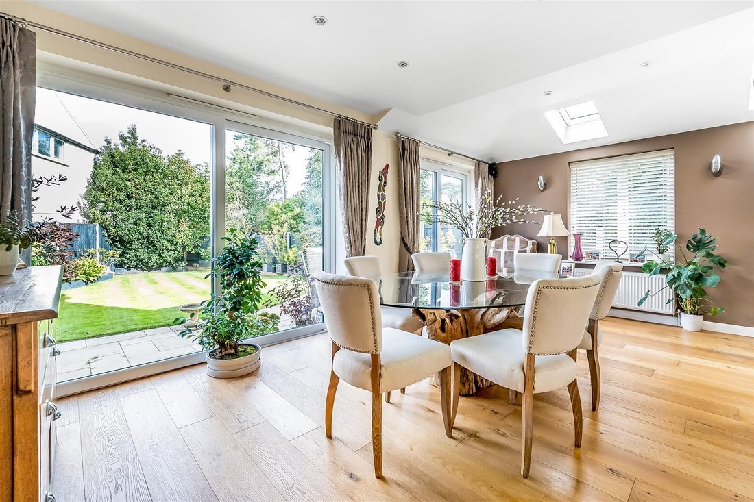 House in Surrey, England 5 - 18930895