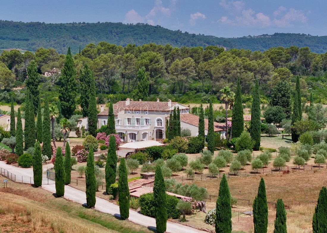 Tenuta a Brignoles, Provenza-Alpi-Costa Azzurra, Francia 1 - 15594248