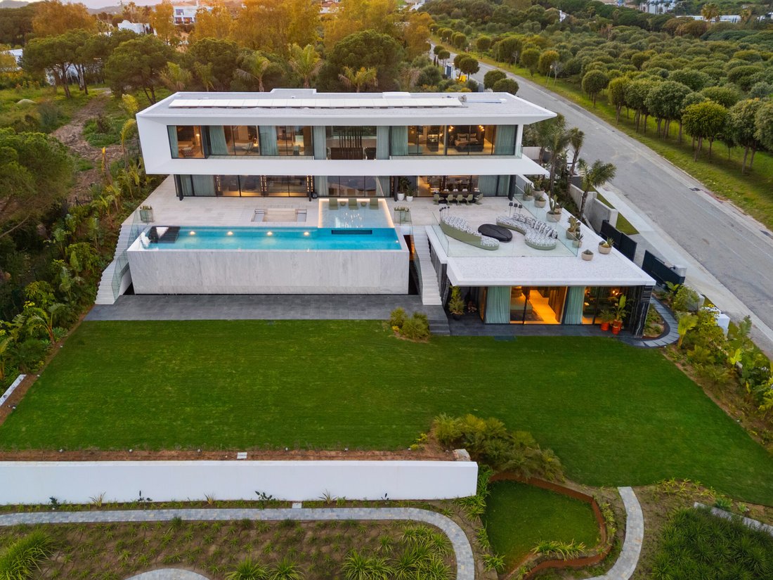 Villa in Sotogrande, San Roque, Andalusia 2 - 18931360