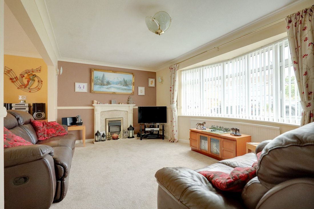House in Burgess Hill, England 4 - 18931723